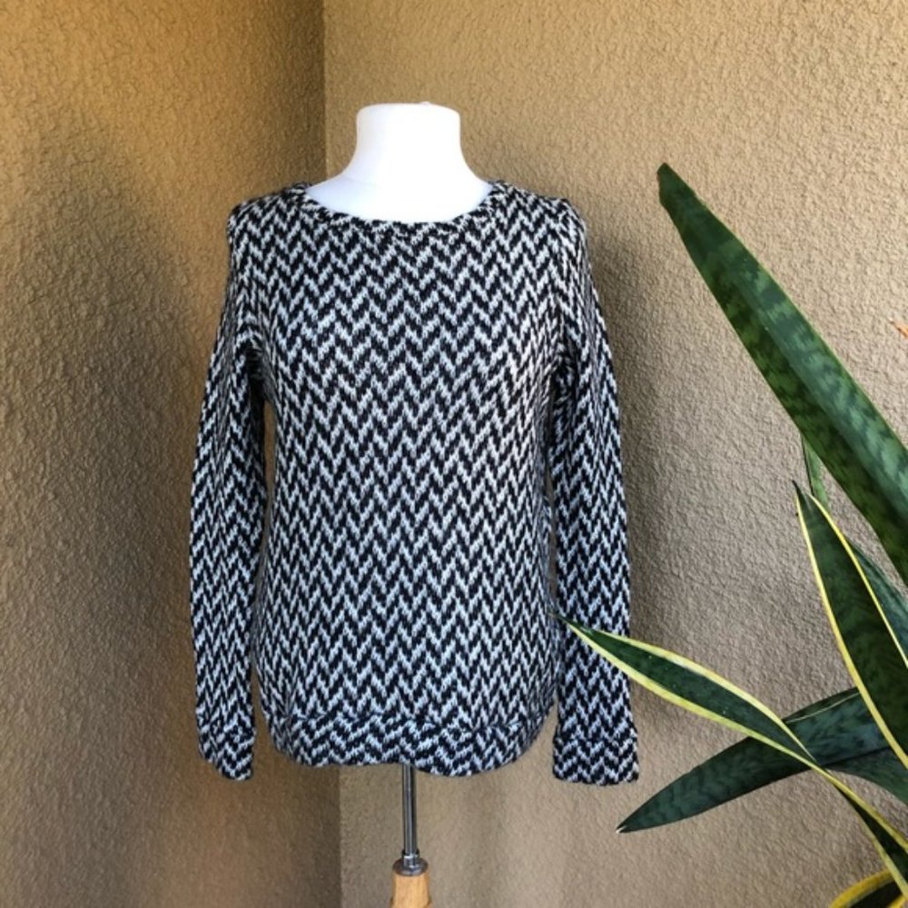 Merritt Charles Black and White Chevron Sweater